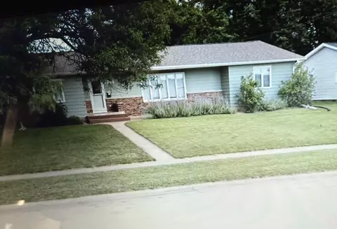 1314 4th Ave Sw Ave, Waverly, IA 50677