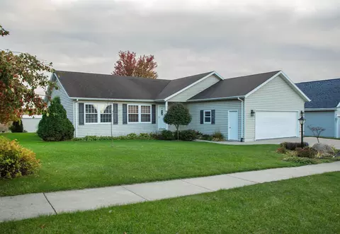 3812 Monaghan Dr, Waverly, IA 50677