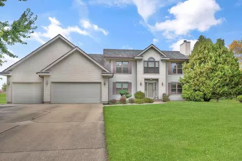 423 Chateau Ct, Cedar Falls, IA 50613