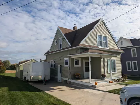 211 Jessie St, Ossian, IA 52161