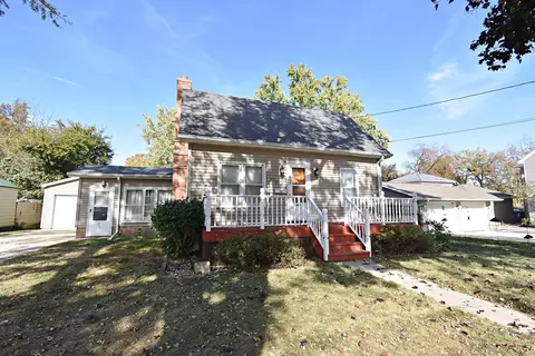 608 6th St N W, Independence, IA 50644