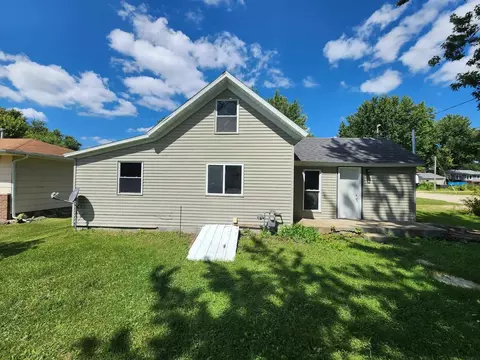 701 Jasper St, Manchester, IA 52057