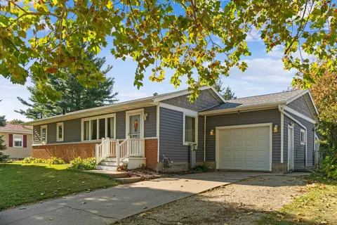 3709 Laurinda Dr, Cedar Falls, IA 50613