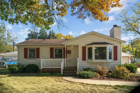 1275 Deloris Dr, Waterloo, IA 50701