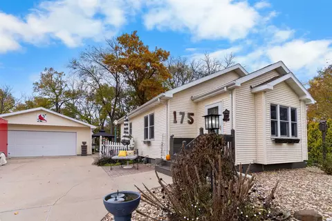 175 Hall St, Hudson, IA 50643