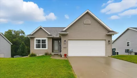 4652 Loren Dr, Cedar Falls, IA 50613