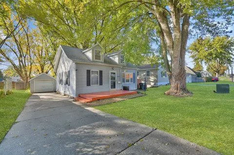 1221 Parker St, Cedar Falls, IA 50613