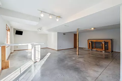 Living - 212 Eagle Dr, Mcgregor, IA 52157 photo 7 of 7