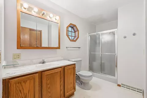 Bath - 212 Eagle Dr, Mcgregor, IA 52157 photo 2 of 4