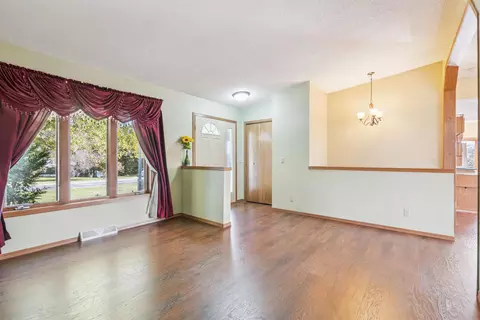 Living - 212 Eagle Dr, Mcgregor, IA 52157 photo 2 of 7
