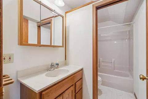 Bath - 212 Eagle Dr, Mcgregor, IA 52157 photo 4 of 4