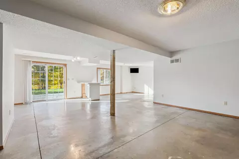 Living - 212 Eagle Dr, Mcgregor, IA 52157 photo 6 of 7