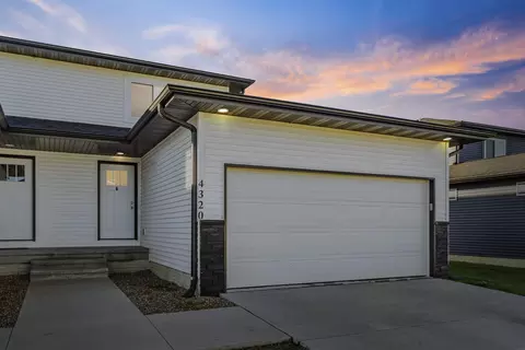 4320 Mourning Dove Dr, Waterloo, IA 50702