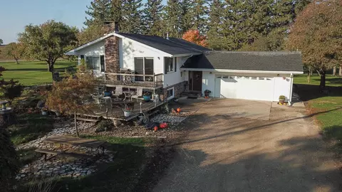 14681 Westbrok St, Aplington, IA 50604