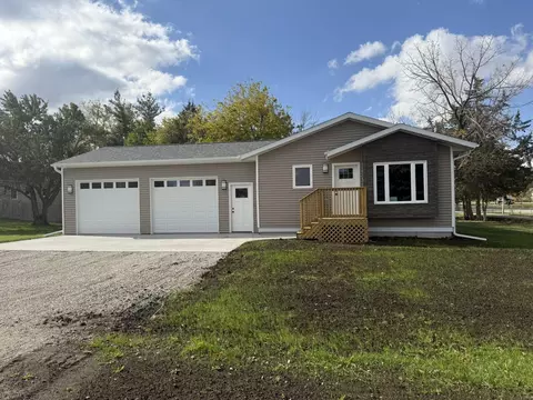 103 North St, Urbana, IA 52345