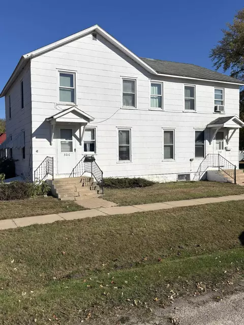506-512 Commercial St, Central City, IA 52214