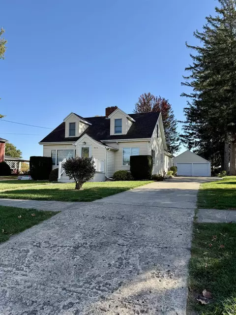 902 Blackhawk St, Reinbeck, IA 50669