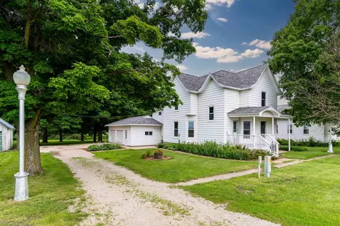 2026 Larrabee Ave, Waverly, IA 50677