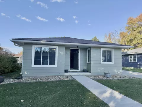 907 F Ave, Grundy Center, IA 50638