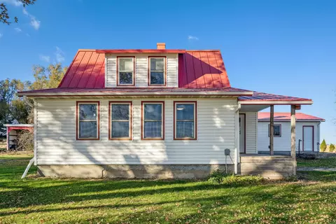 2831 52nd St, Vinton, IA 52349