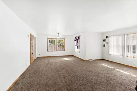 Living - 507 E 507 12 E Mitchell Ave, Waterloo, IA 50702 photo 4 of 6