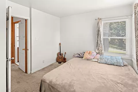 Bedroom - 507 E 507 12 E Mitchell Ave, Waterloo, IA 50702 photo 5 of 6