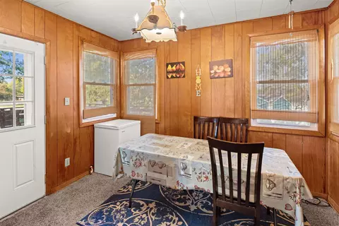 Dining - 507 E 507 12 E Mitchell Ave, Waterloo, IA 50702 photo 2 of 2