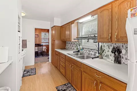 Kitchen - 507 E 507 12 E Mitchell Ave, Waterloo, IA 50702 photo 2 of 3