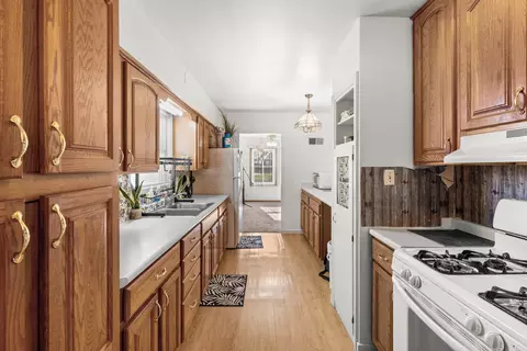 Entry Way - 507 E 507 12 E Mitchell Ave, Waterloo, IA 50702 photo 1 of 2