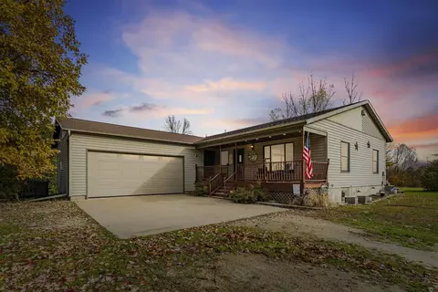 330 S Mill St, Wadena, IA 52169