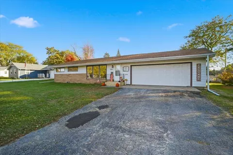 1204 1st St NE, Oelwein, IA 50662