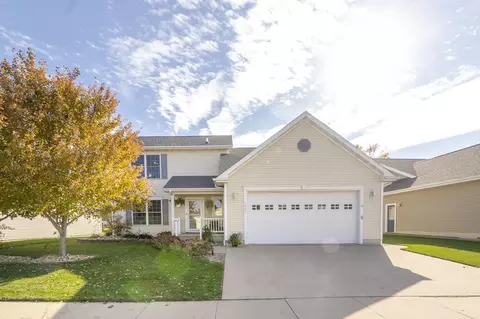 1403 Meadow View Ln, Waverly, IA 50677
