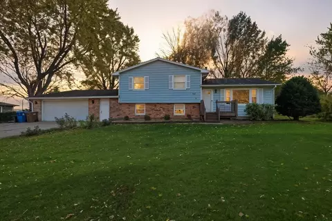111 Sidehill Dr, Waterloo, IA 50701