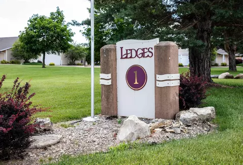 1401 SW 3rd St #102, Waverly, IA 50677