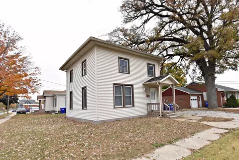214 2nd St S W, Independence, IA 50644