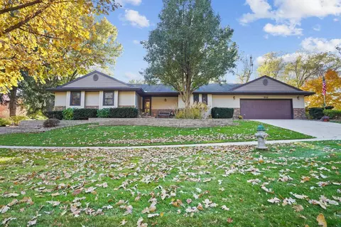 916 Oak Park Blvd, Cedar Falls, IA 50613