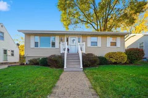 1014 W 8th St, Cedar Falls, IA 50613