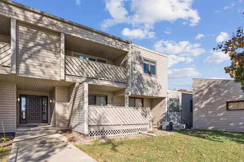 1112 Prairie Meadow Ct #6, Waterloo, IA 50701
