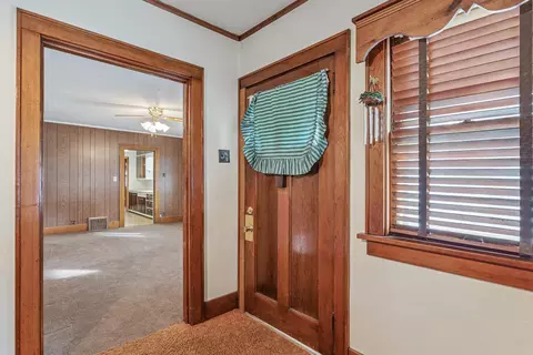 1017 Forest Ave, Waterloo, IA 50702