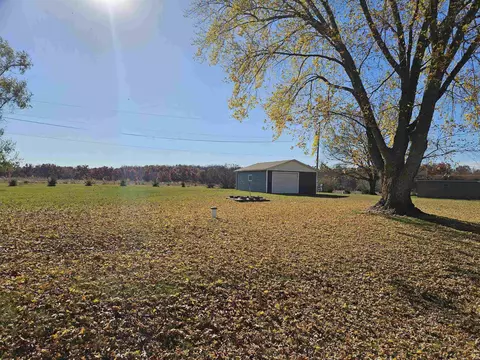 17158 191st St, Manchester, IA 52057