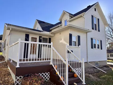 208 SW 4th St, Waukon, IA 52172