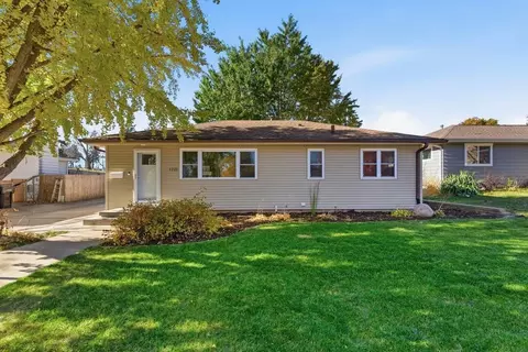 1221 Catherine St, Cedar Falls, IA 50613