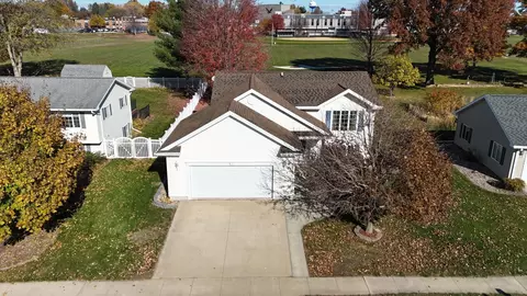 1402 Leitha Ter, Waverly, IA 50677