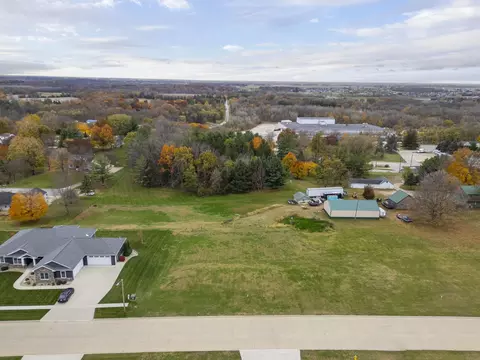 1058 NE 2nd Ave, Waverly, IA 50677
