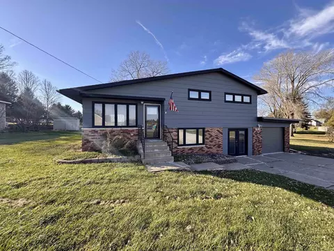 430 NW 9 St, Waukon, IA 52172