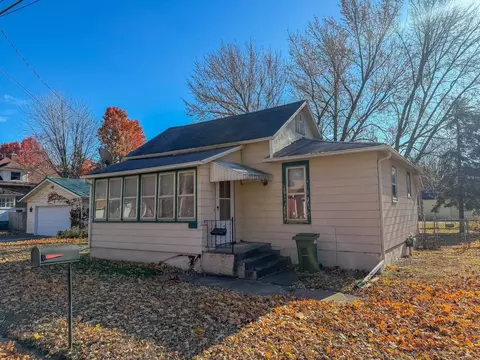 319 NW 6th Ave, Waverly, IA 50677