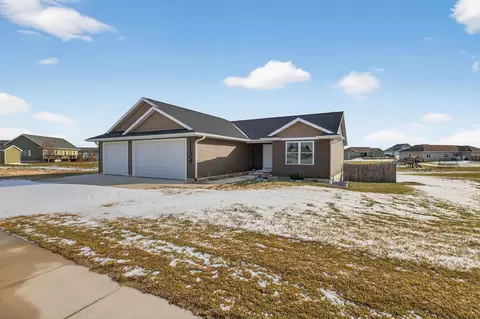 1124 Lozmar Ln, Shell Rock, IA 50670
