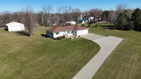 3584 Us Hwy 52, Decorah, IA 52101