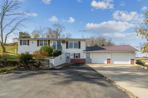 2162 Lycurgus Rd, Lansing, IA 52151