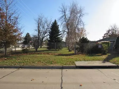 W Buckeye Street, Monticello, IA 52310